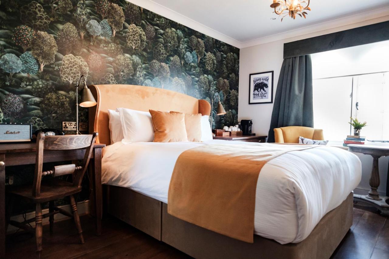 Bear Of Burton Hotel Christchurch  Eksteriør billede