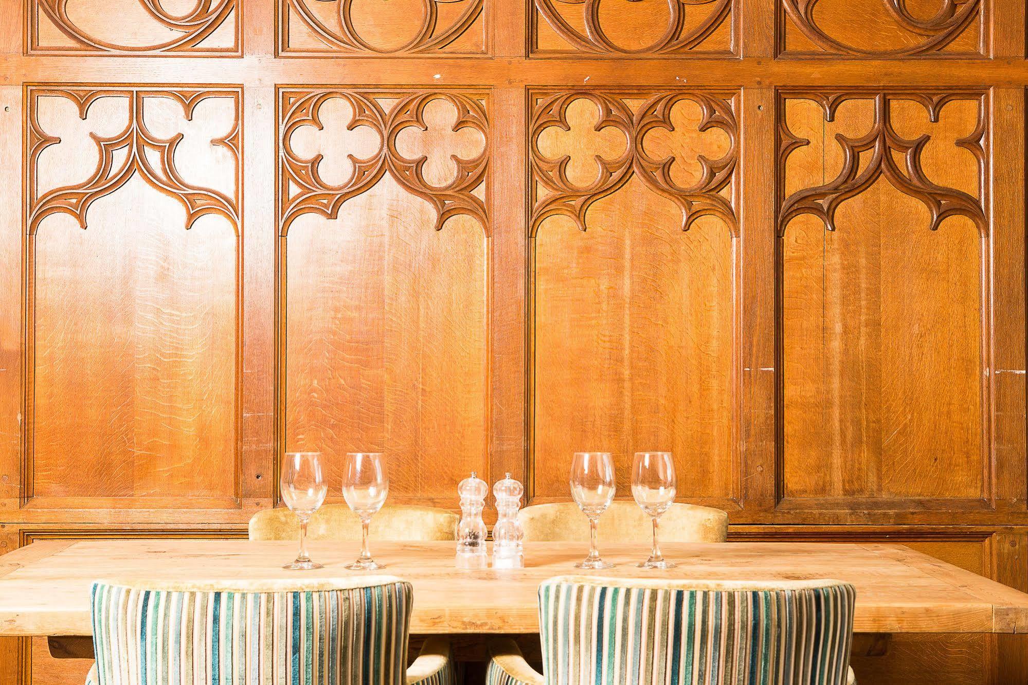 Bear Of Burton Hotel Christchurch  Eksteriør billede